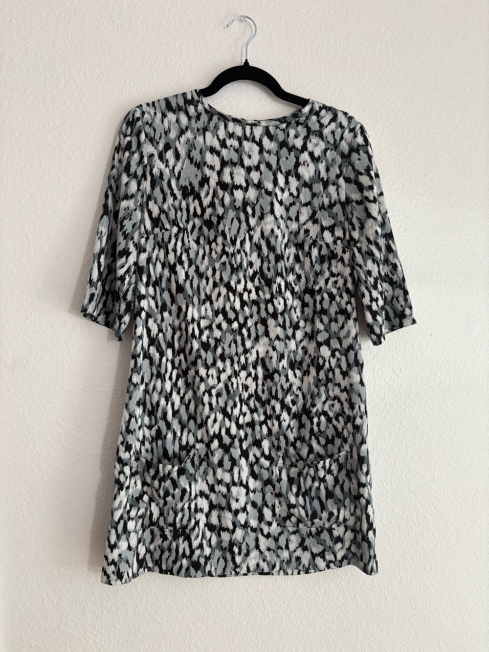Banana Republic Size 6 Animal Print Short Sleeve Front Pockets Tunic Dress